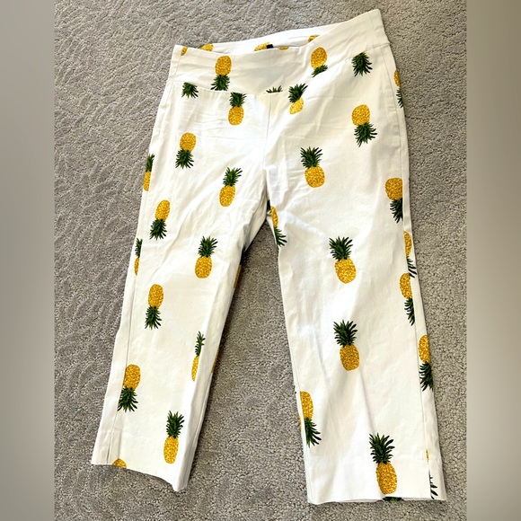 NWOT Pineapple Print Capri Pants Small - Picture 1 of 3